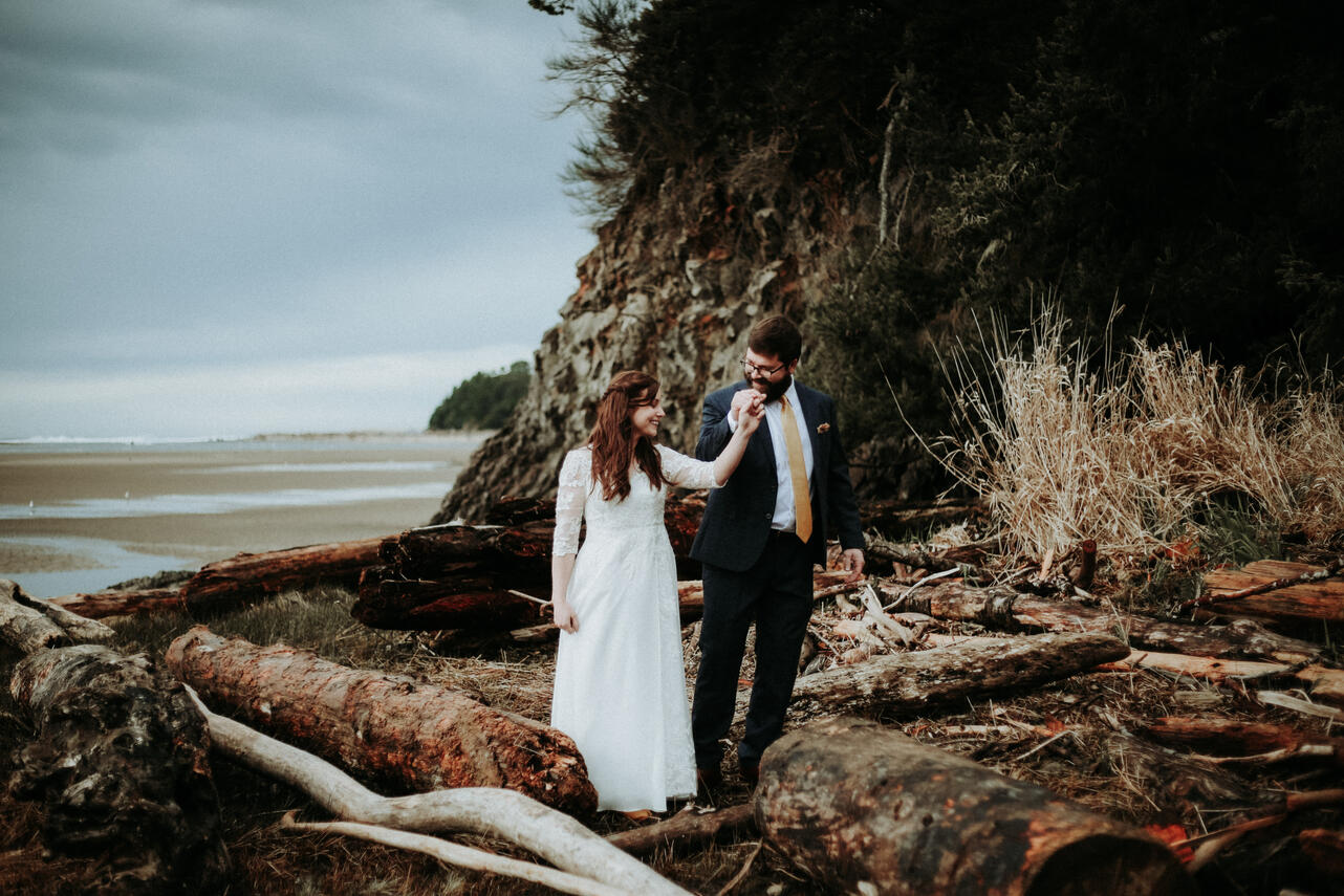 Dexter &amp; Liz's wedding in 2024 at Siletz Bay